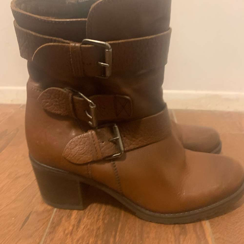 Brown Clark’s boots size 10